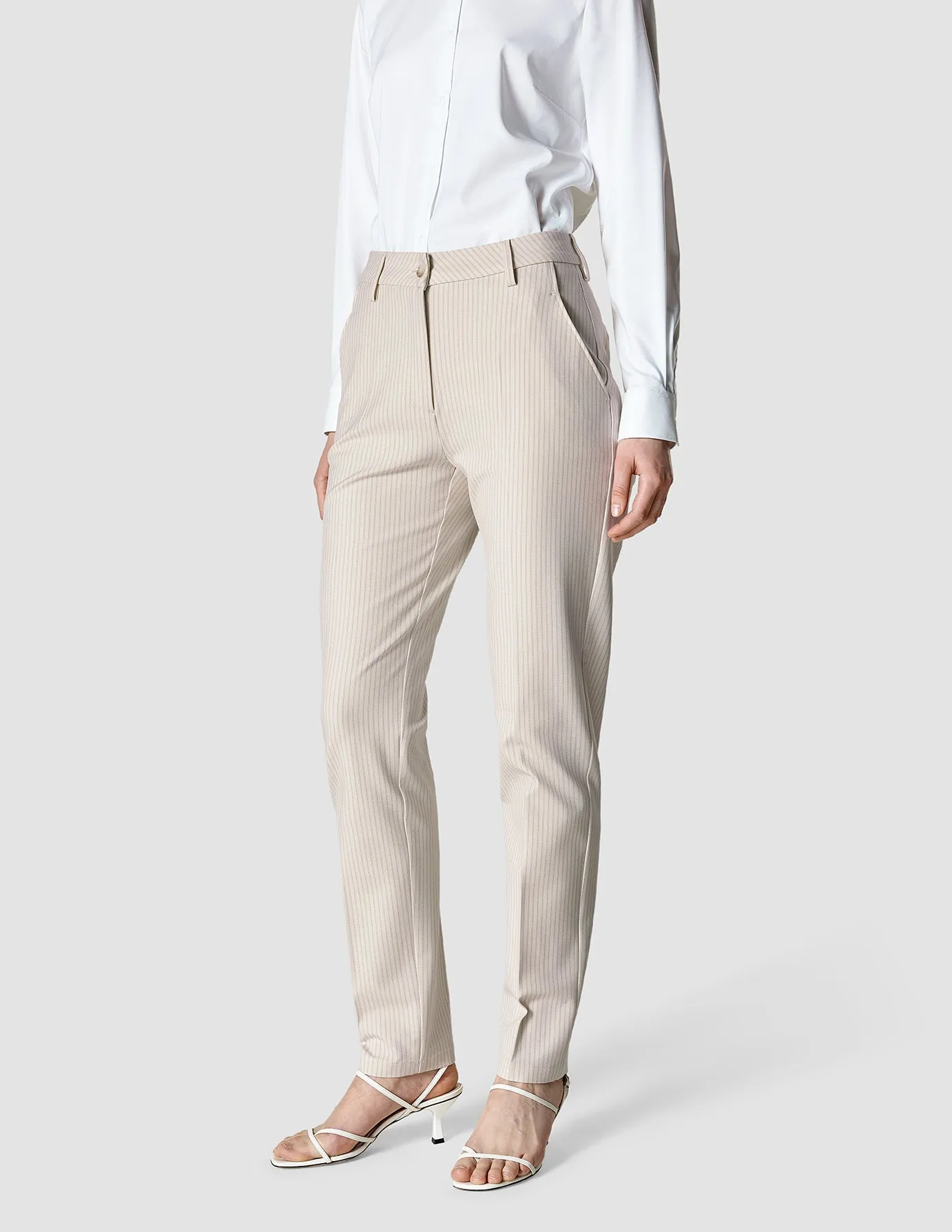 Premium Quality Movement Ease Essential Pants Tapered Cream Latte