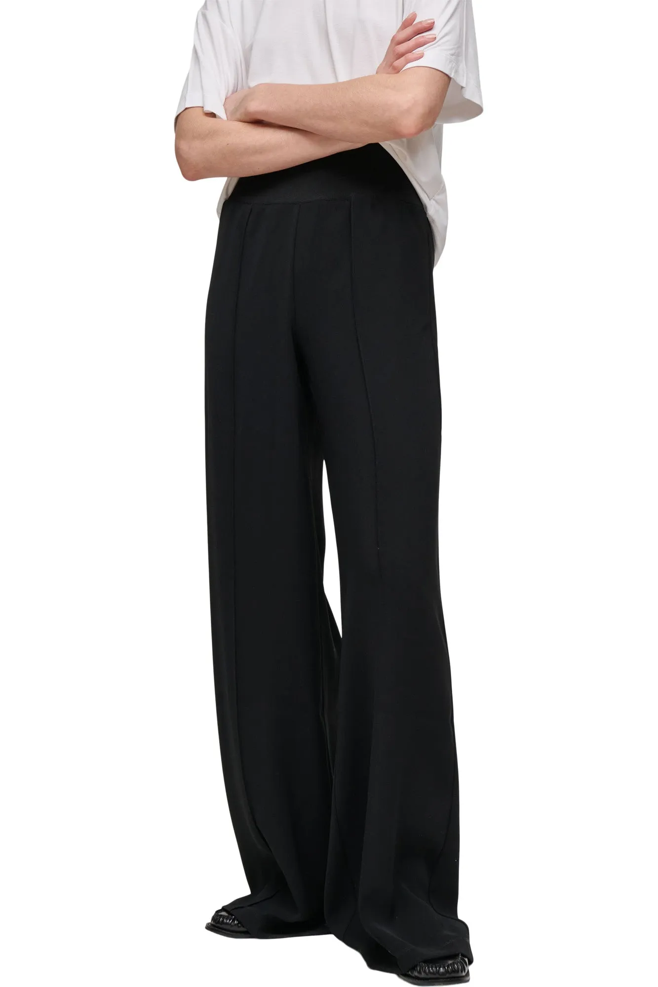 Light and Cozy Multi Pocket Configuration ATM Palazzo Pant in Black