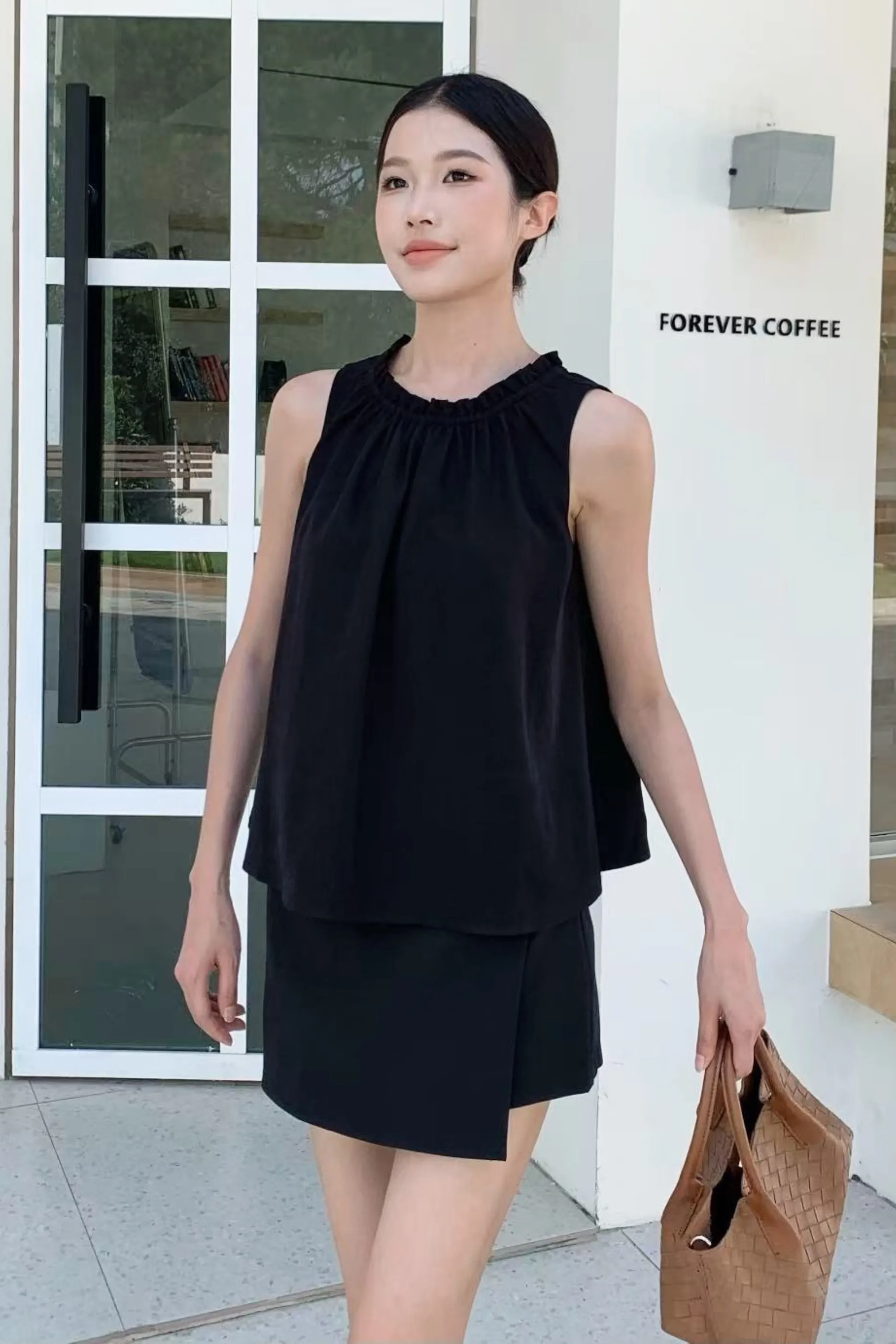 Wrinkle Resistant Textile NonIrritatingEdges Graceous Ruffles Blouse Black