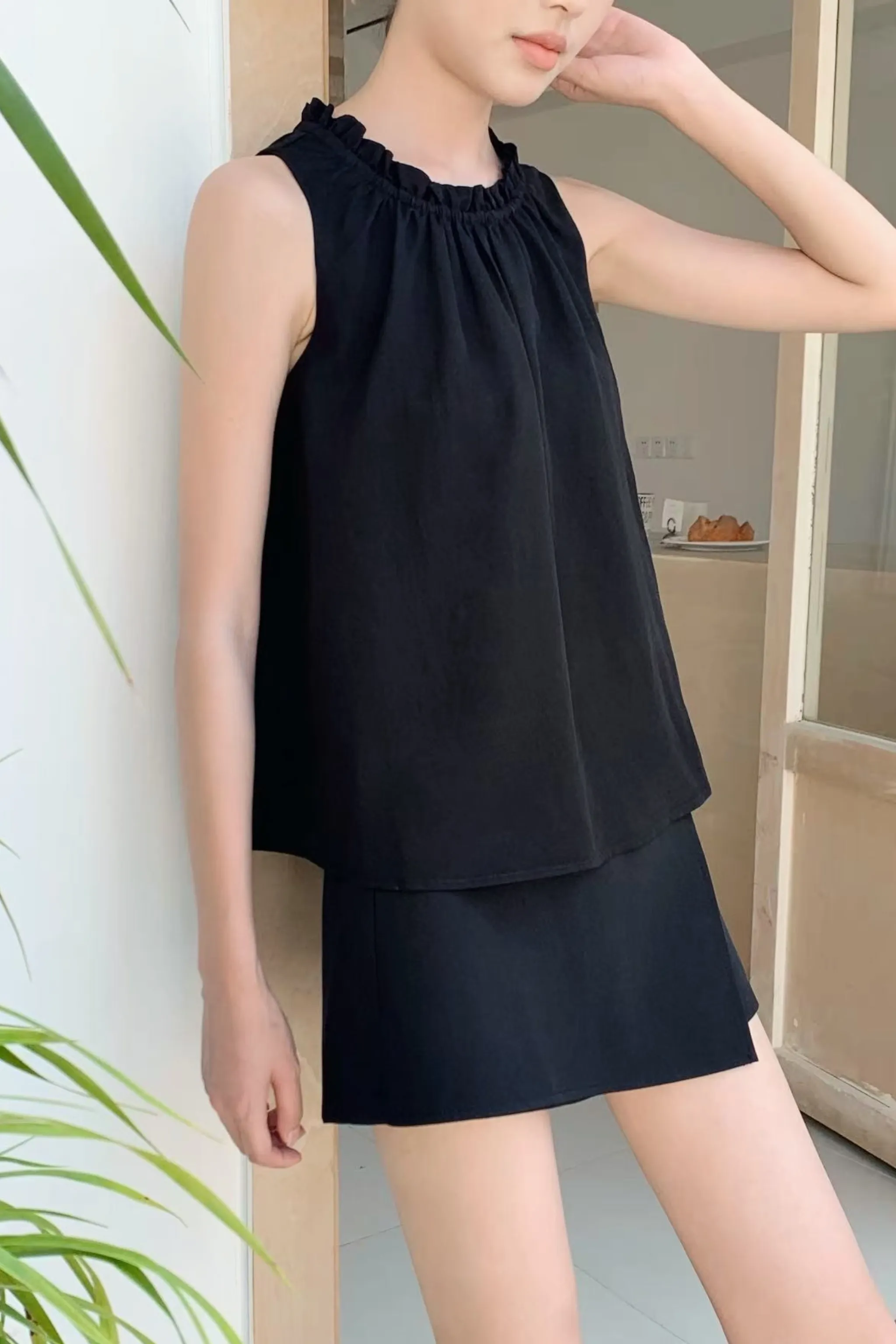 Ribbed collar Graceous Ruffles Blouse Black