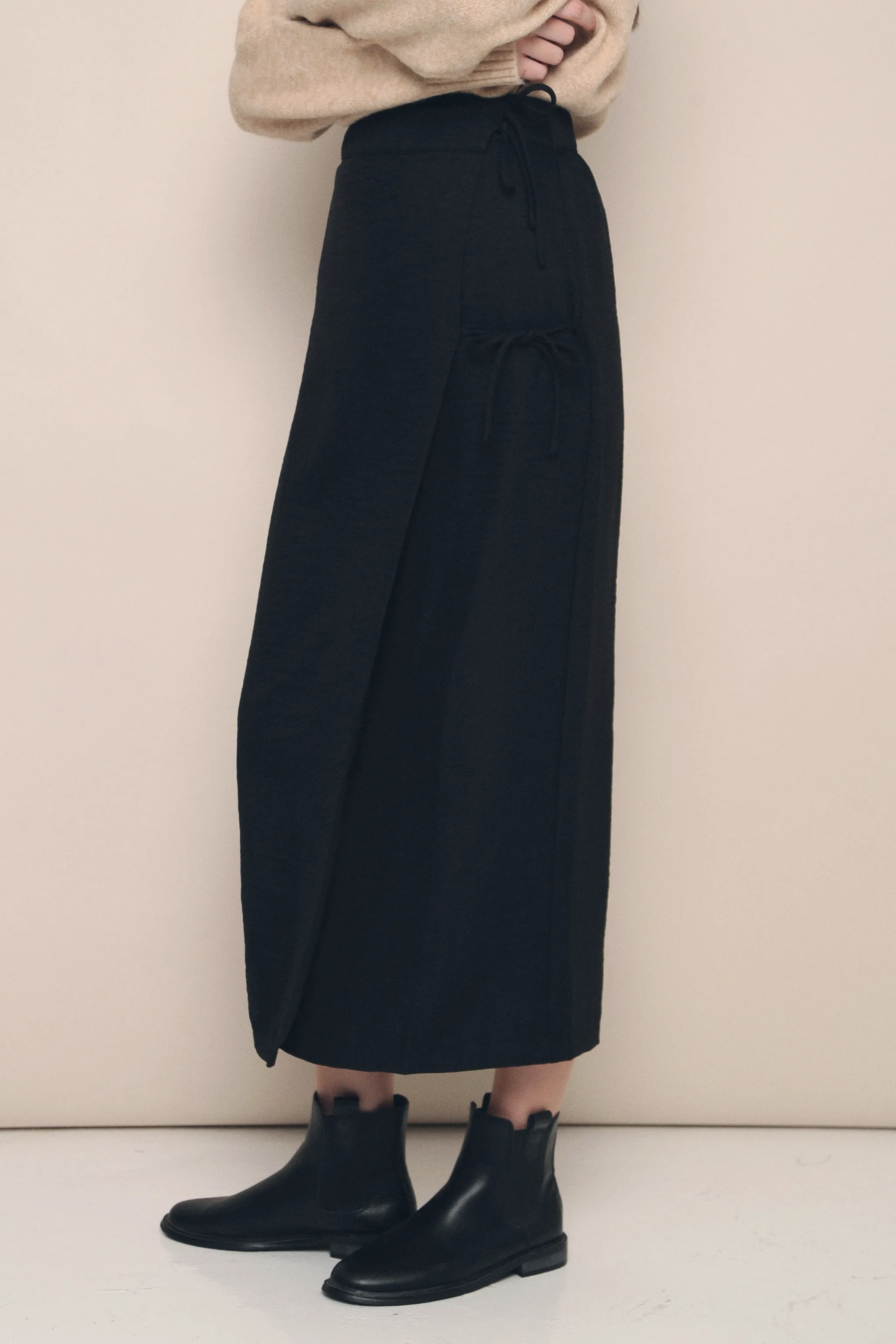 Velvet Finish On-The-Go Outfit Carter Wrap Tie Skirt Black
