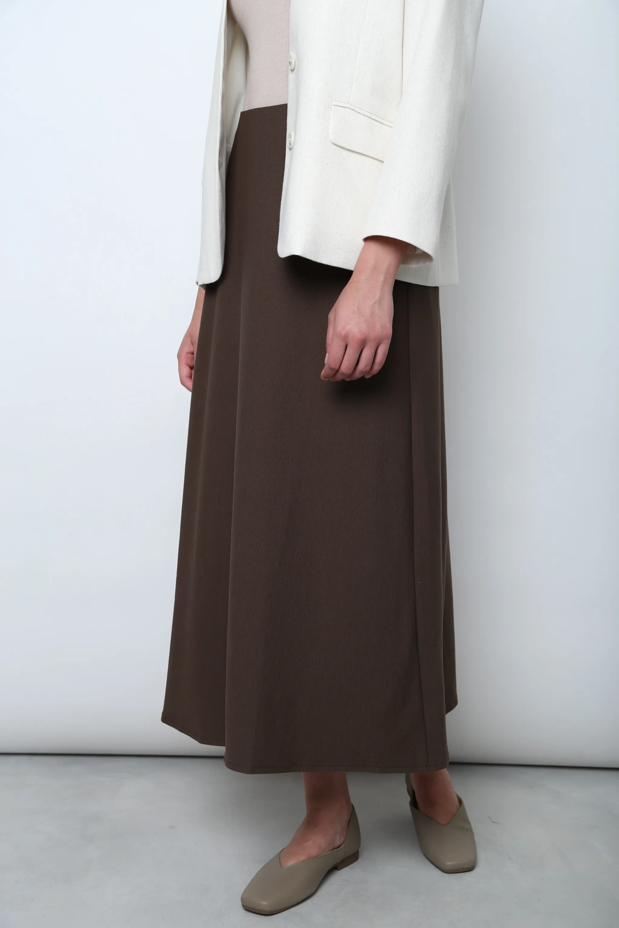Court Midi Skirt Chestnut Brown Seasonal Layering Holiday Travel