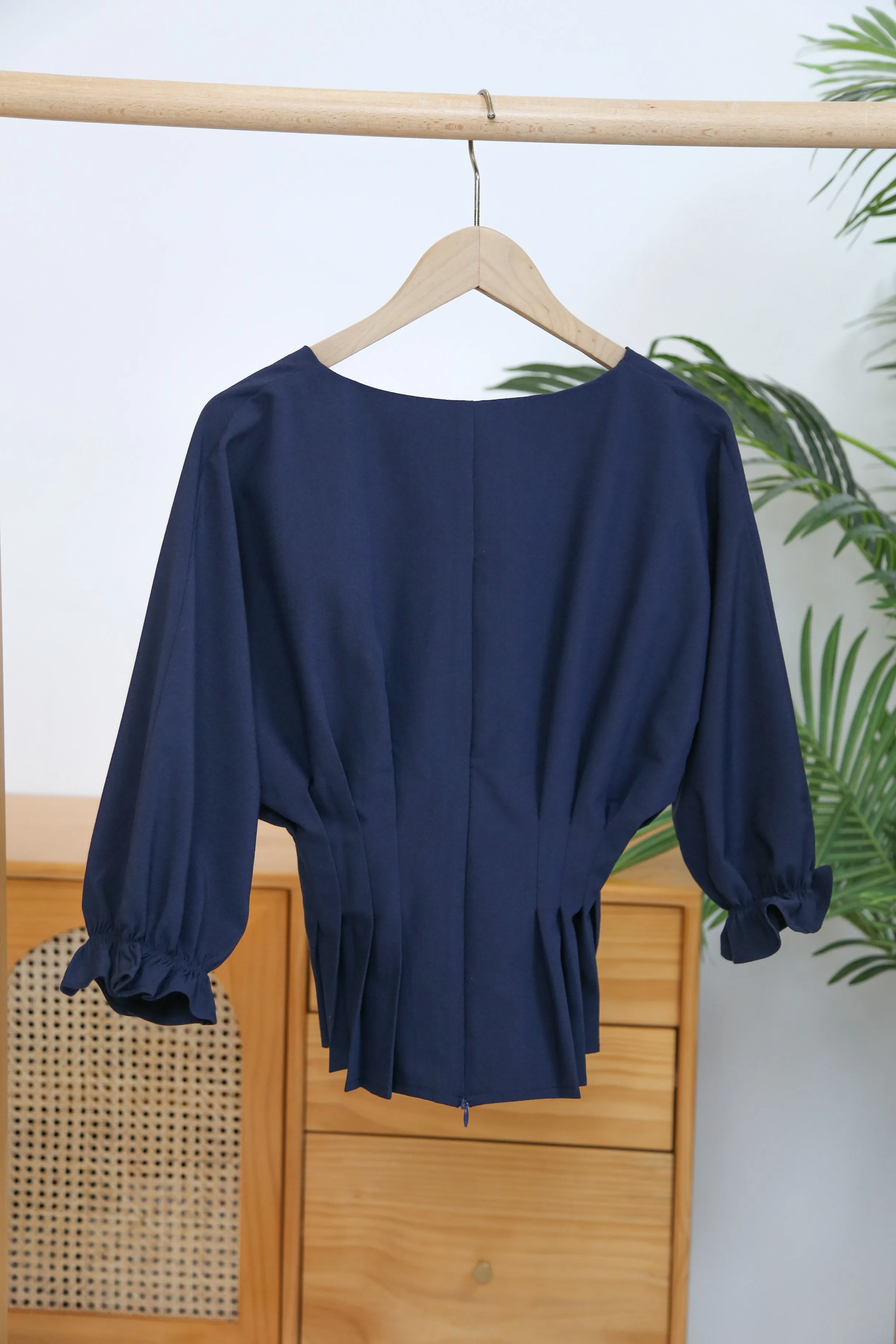 Sweat Absorbing Lining High Collar Protection Design Kyoto Waist Blouse Navy
