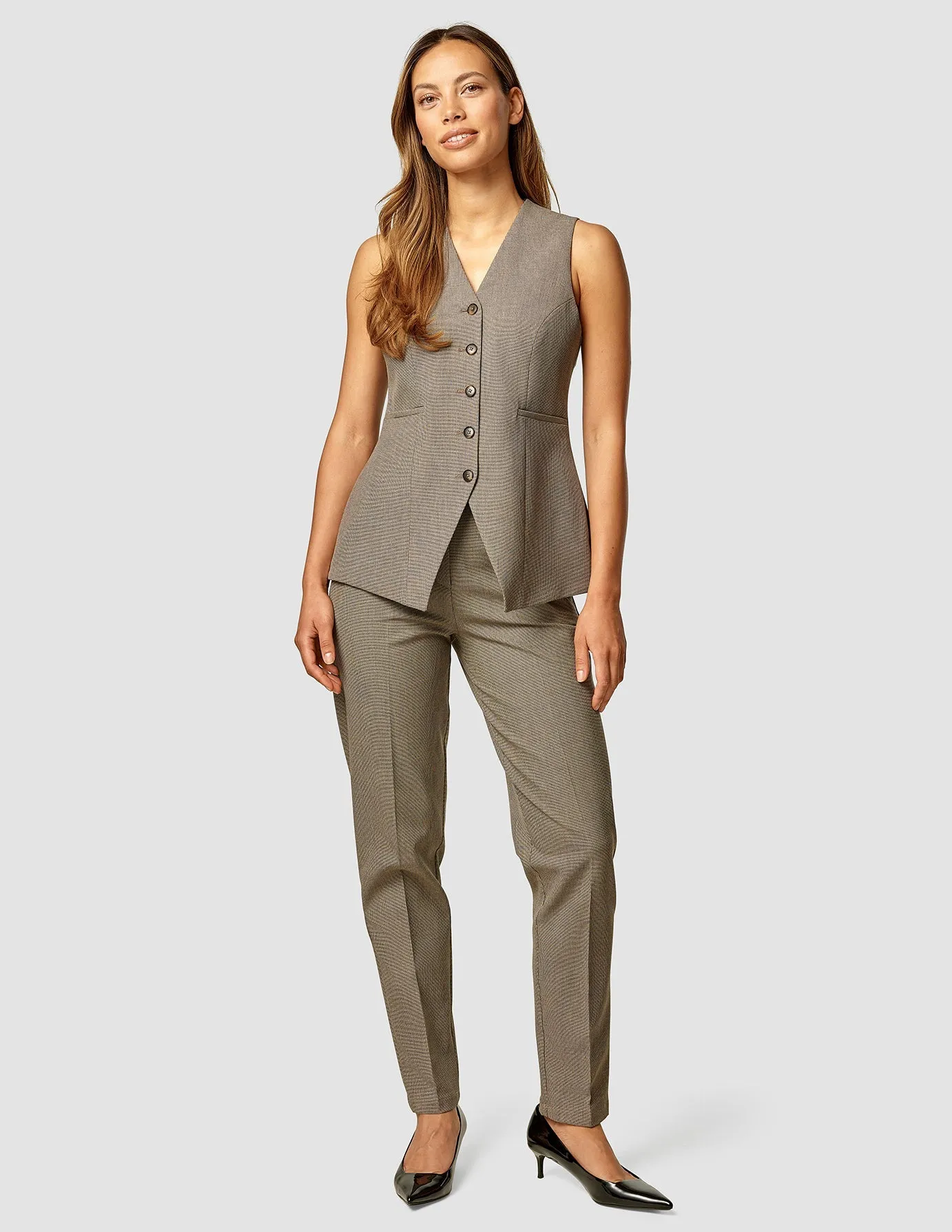 Essential Pants Tapered Latte Daily Style