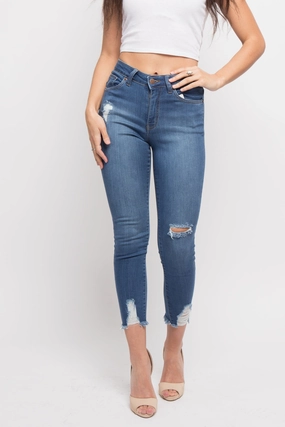 Essential Distressed Cropped Jeans SeamlessPocketDesign