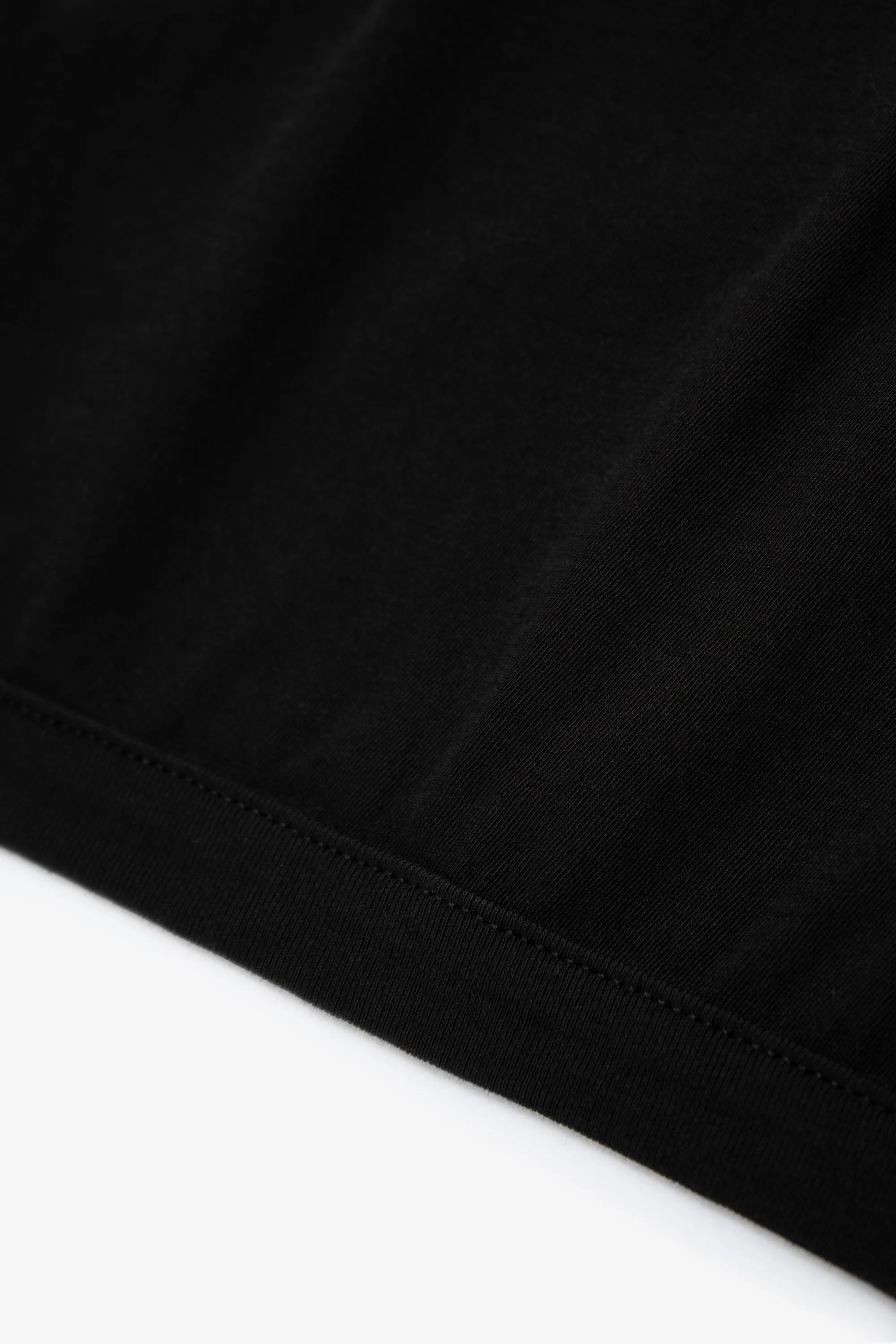 LADY WHITE CO. SLEEVELESS TEE - BLACK Everyday Wearable Sun Protection