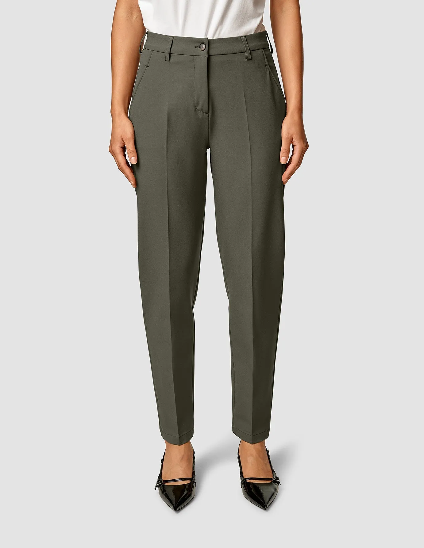 Smooth zipper closure Essential Pants Tapered Dark Olive