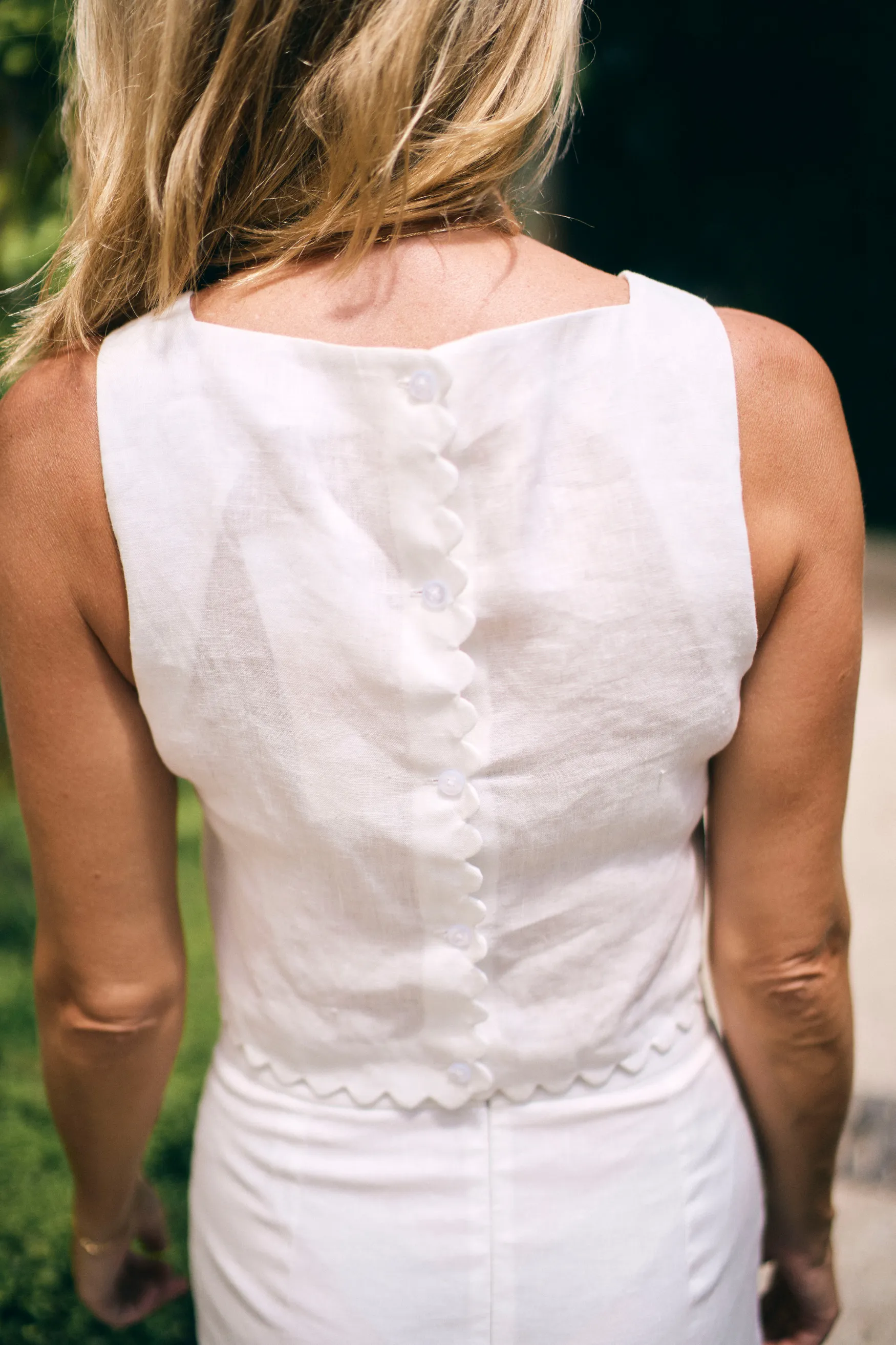 Elegant Cut ReinforcedHem MASON'S DAUGHTER | Ella Scallop Top, White Linen