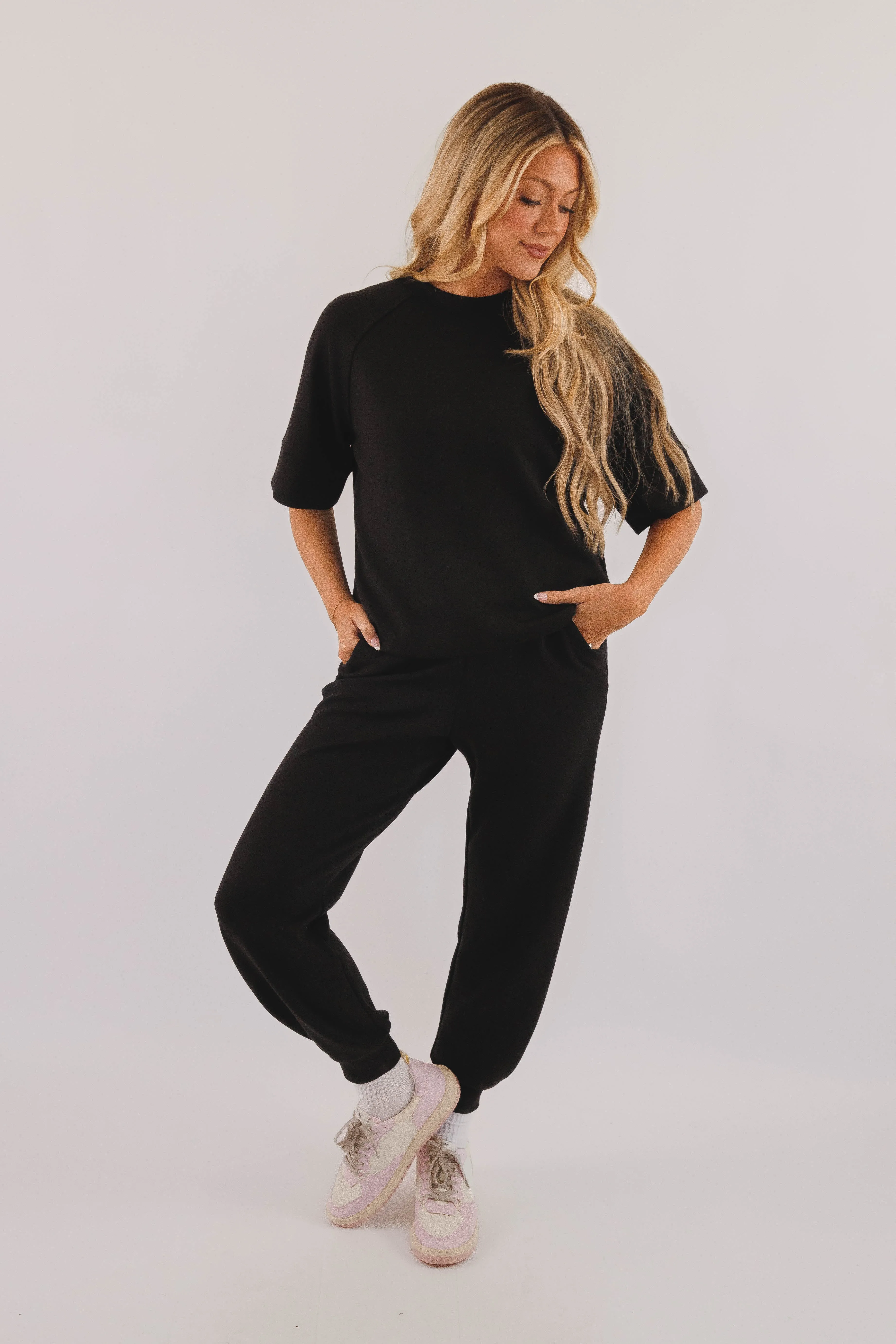 Ventilated Underarm Comfy Fit All The Energy Short Sleeve Pullover-Black