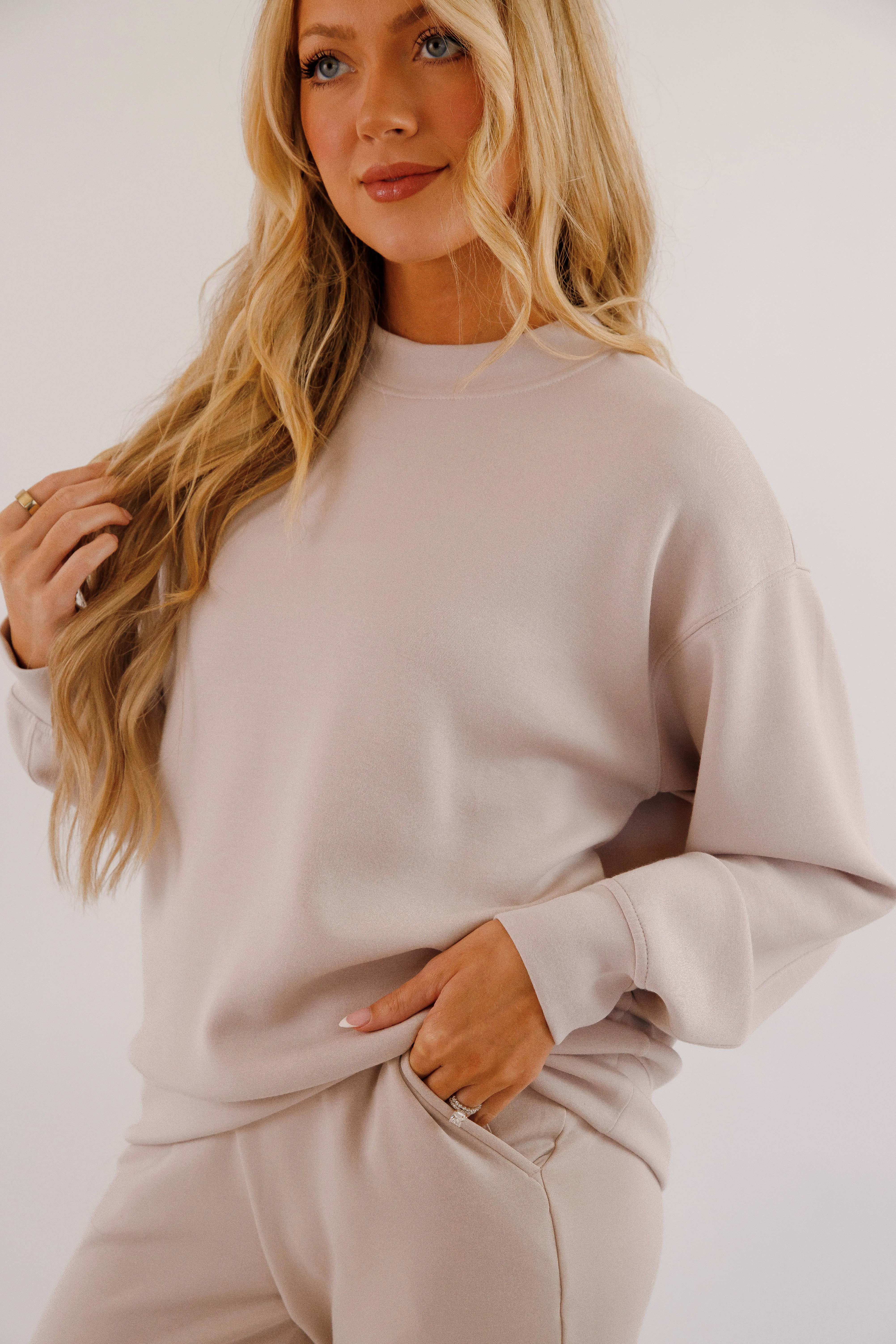 Ultimate Layering Everyday Chic Gathering Miles Pullover-Mocha Cream