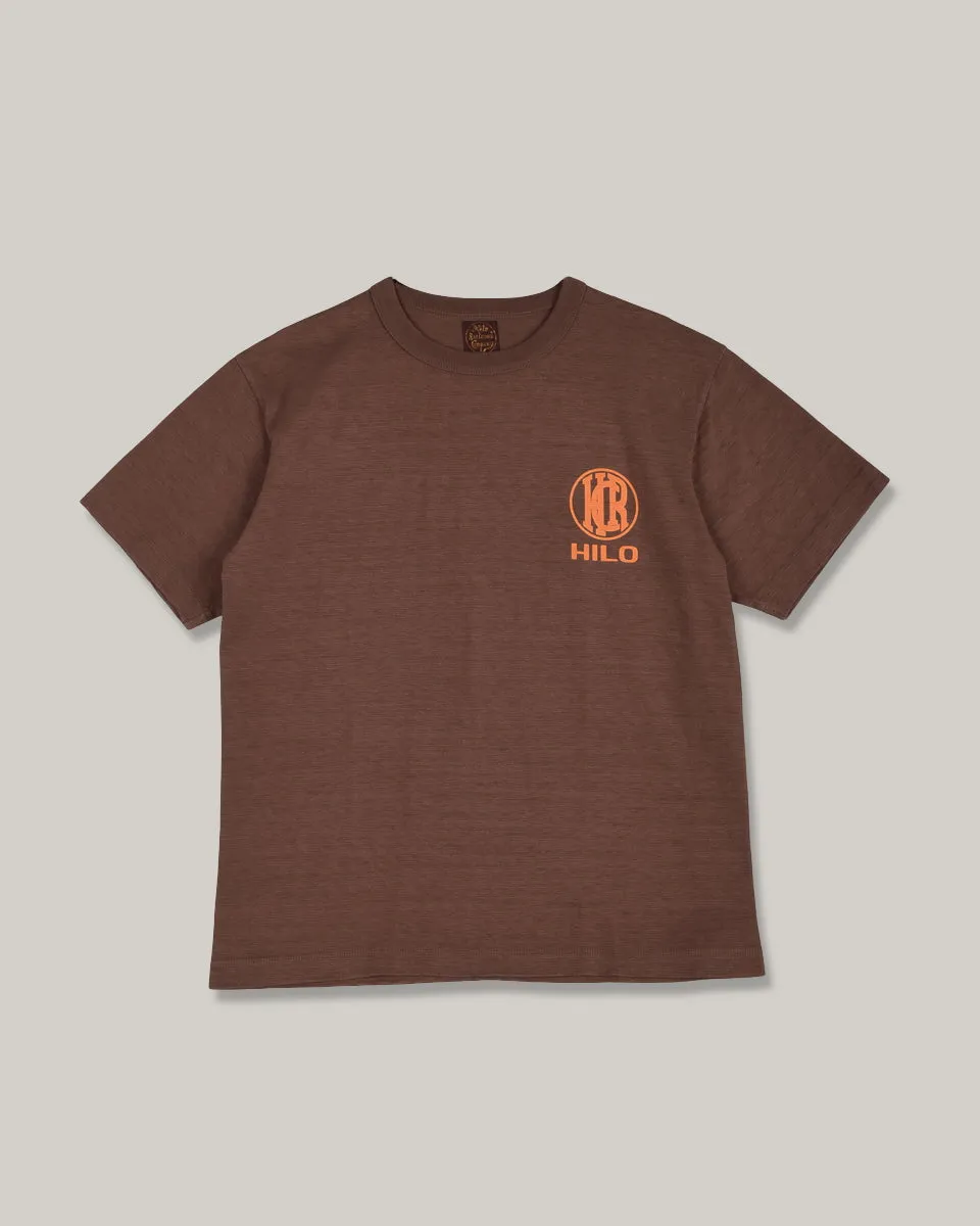 AdvancedMoistureManagement HILO RAILROAD LOGO TEE - BROWN