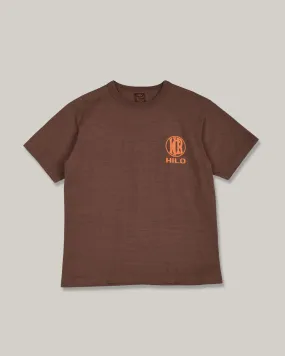 AdvancedMoistureManagement HILO RAILROAD LOGO TEE - BROWN