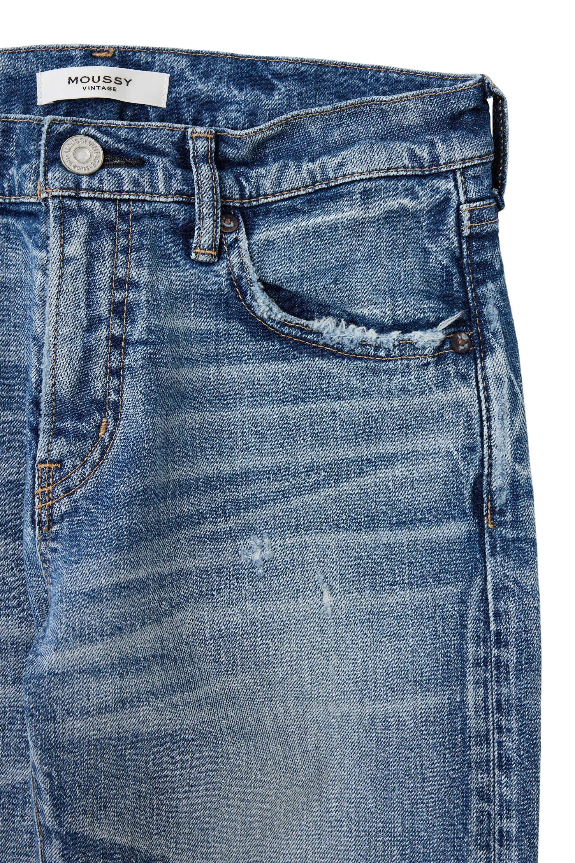 Streetwear Fan Beach Day On-the-Go Look Moussy Denim Linden Slim Straight Jeans in Light Blue