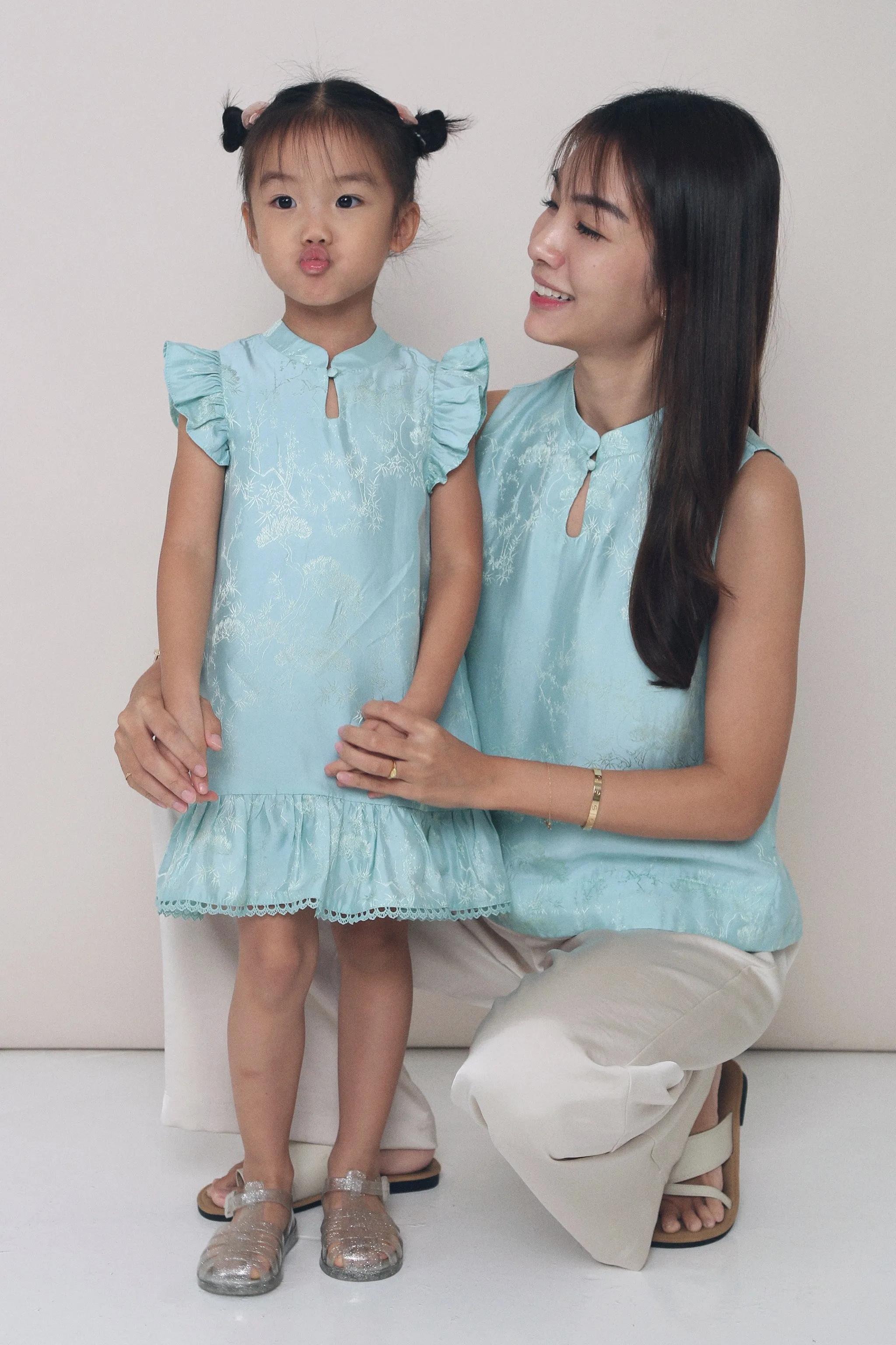 Contrast Stitching NonIrritating Seams CNY Evie Oriental Sleeveless Blouse Sage