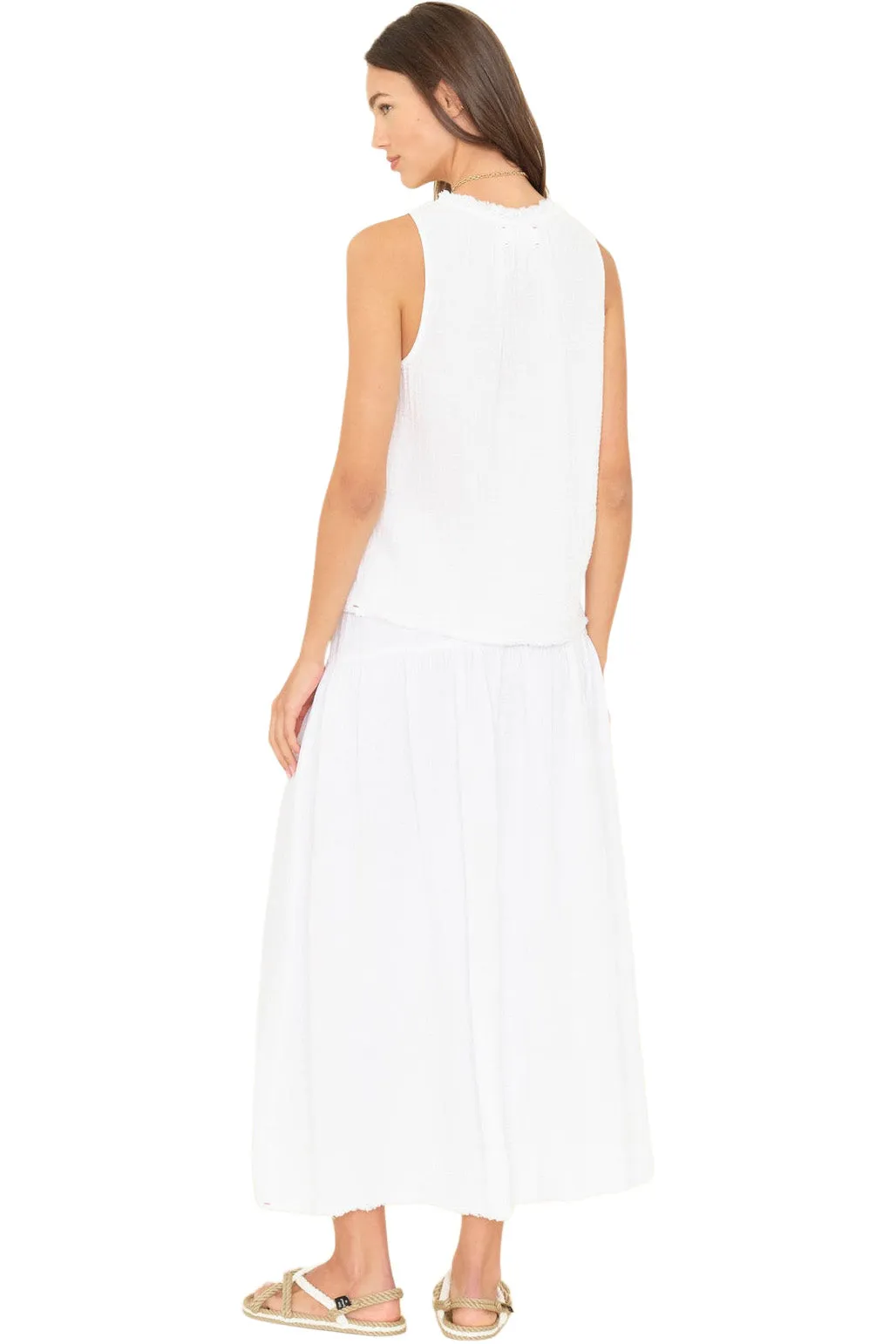 Flattering Cut AntiPilling Xirena Evelyn Skirt in White