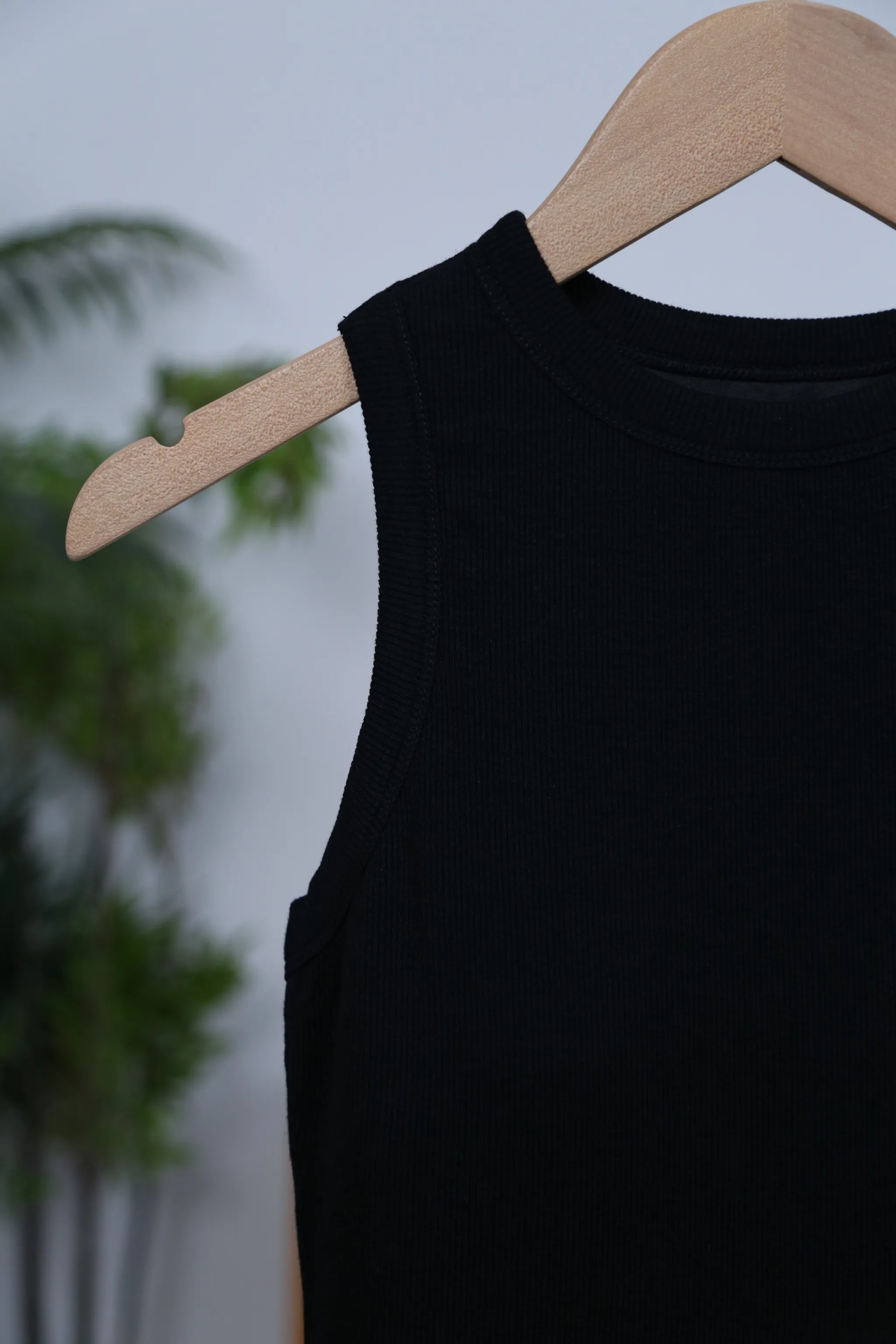 Snoozie Padded Tank Black (Backorder) Oversized Collar