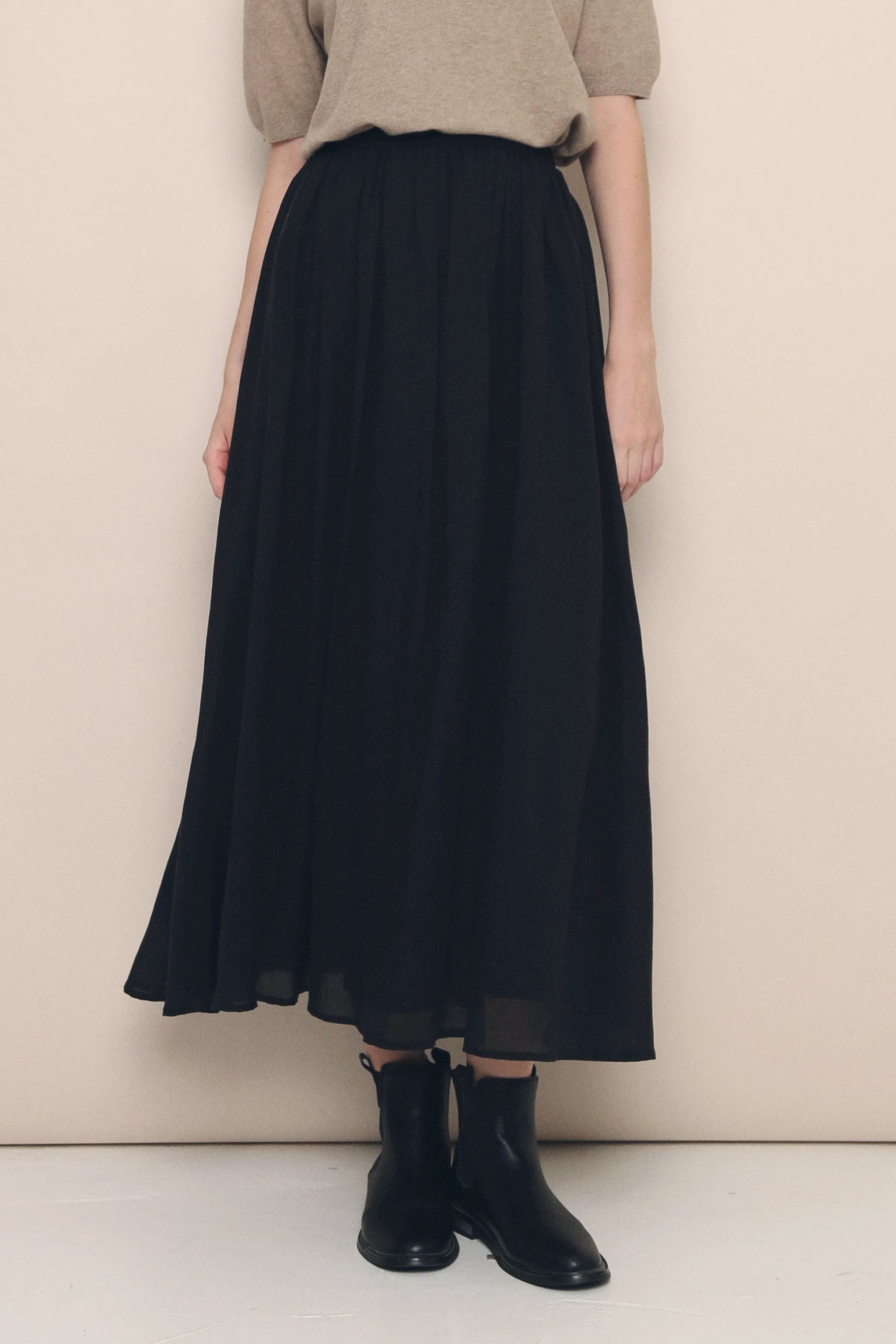 Comfy Look Non Irritating Seams Hathaway Airy Maxi Skirt Black