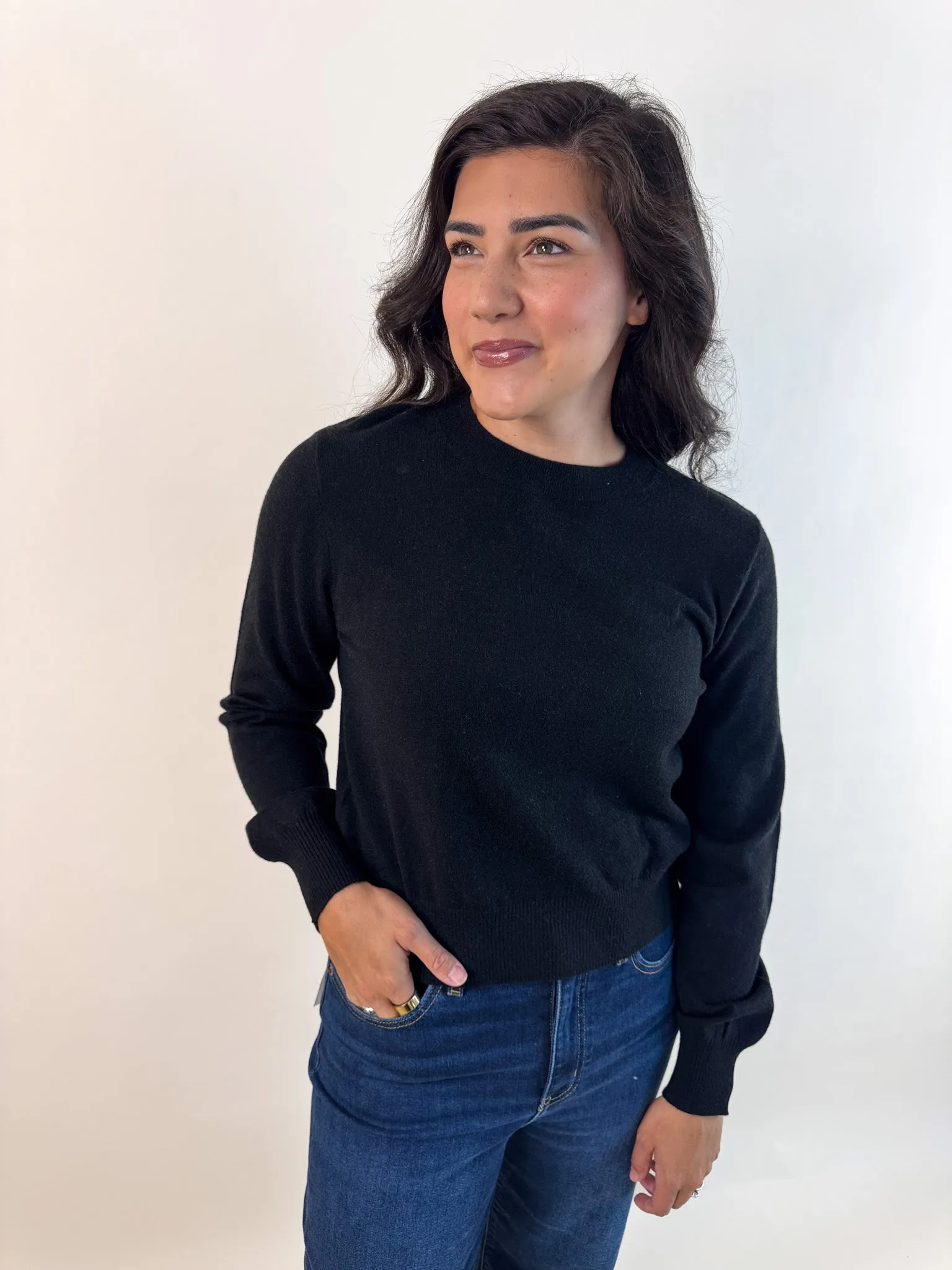 Cozy Everyday Wear Ergonomic Sleeve Shape Vana Crewneck Lightweight Sweater