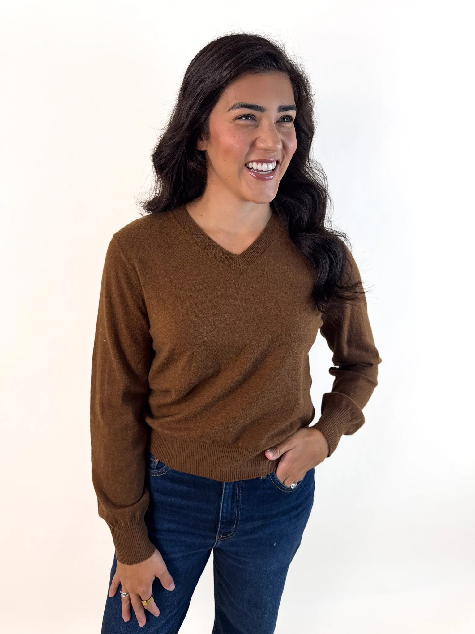 Von V-Neck Lightweight Sweater Fashion Knitwear sporty wear