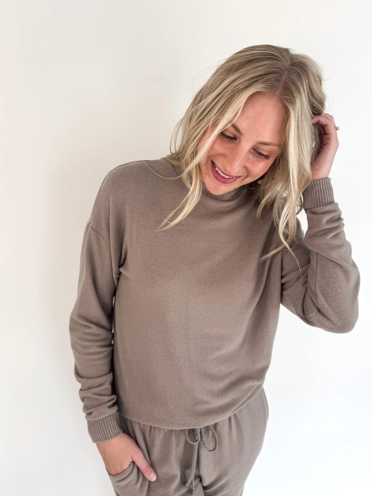 Relaxed Vibe Seamless construction Kea Brushed Crewneck Sweater