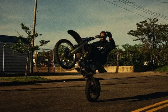 WHEELIE KING Short Sleeve - BLACK Edgy Cozy Layer Fit