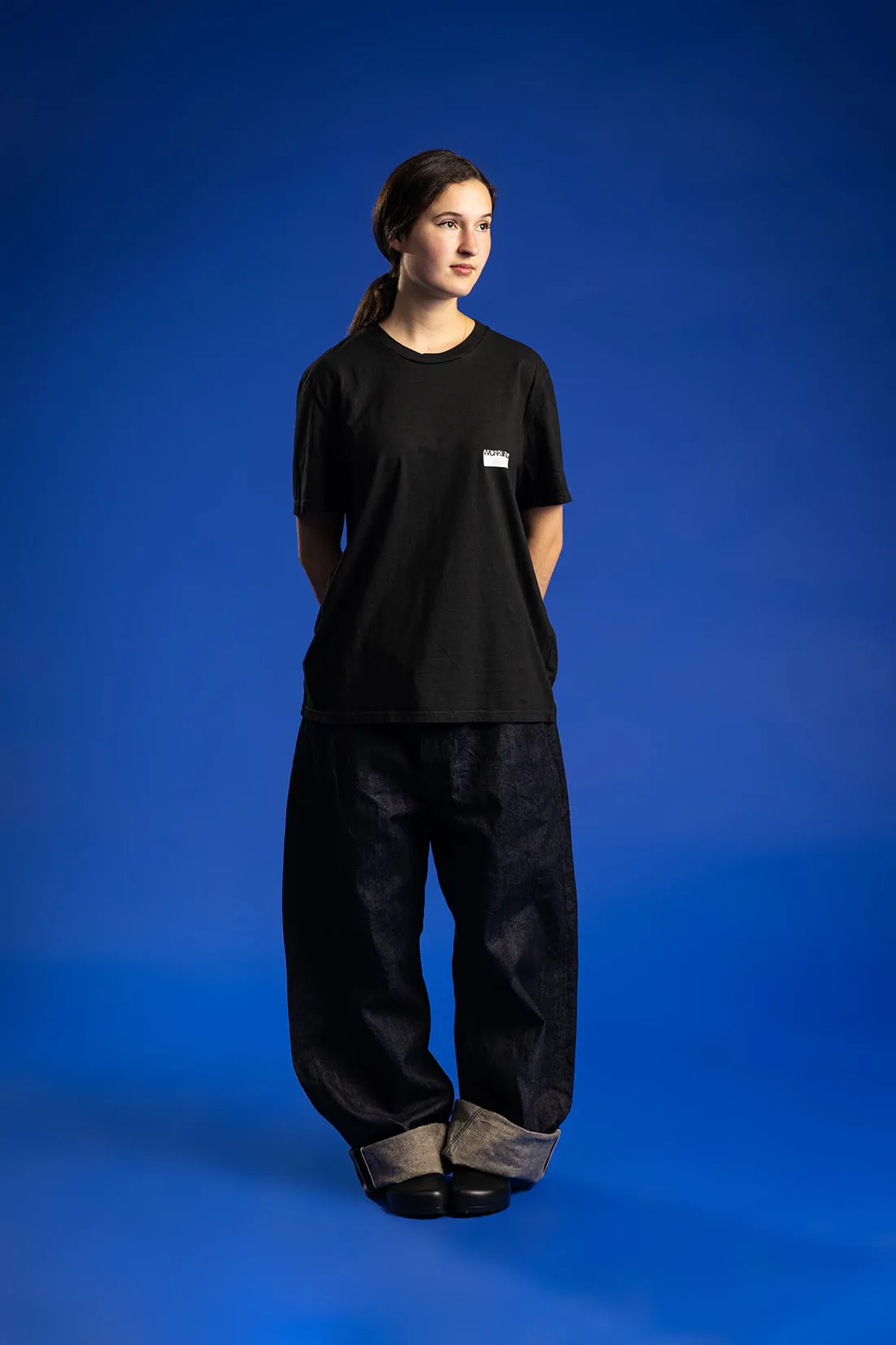 WORKING STICKER T-SHIRT - BEACH TAR Bright Color